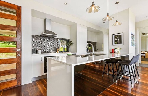 Booroobin Apartamento | Luxury 2 Bedroom Cabins - Best Views in Maleny