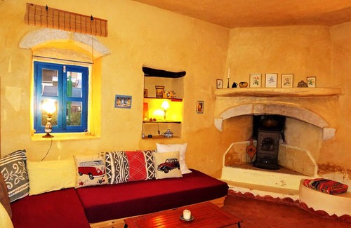 Faistos Casa | Original, Cretan stone house with a view of the enchanting garden