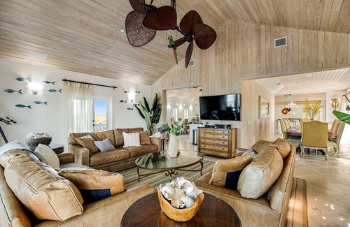 Sugarloaf Key Casa | Luxurious Oceanfront Home w/ a Private Pool, High-Speed WiFi, & Private Beach