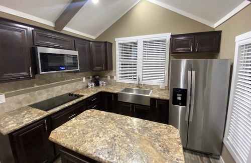 College Station Casa | New Tiny Home 3 Miles to Aggieland Campus!!!
