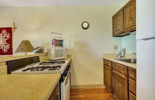 Kaunakakai Condominio | Modern Hawaii w/Lanai, Cable TV, WiFi-#221