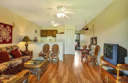 Kaunakakai Condominio | Modern Hawaii w/Lanai, Cable TV, WiFi-#221