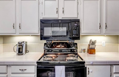 Green Hills Apartamento | Modern Apartment in Prime Location (ID9248)