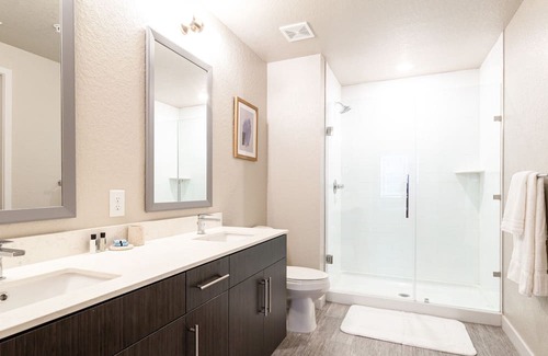 Biggar Apartamento | Modern Apartment in Prime Location (ID8690X07)