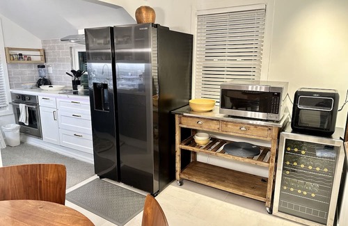 Washington Ave./ Memorial Park Casa | Cozy Quiet Home! PET FRIENDLY! Back to School 2025 Special!
