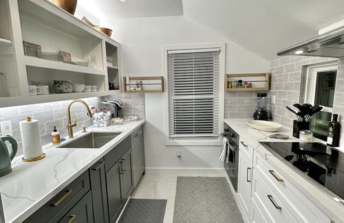 Washington Ave./ Memorial Park Casa | Cozy Quiet Home! PET FRIENDLY! Back to School 2025 Special!