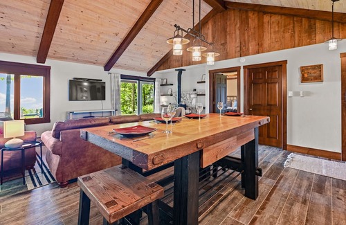 Sturgeon Bay Cabina | Water view on a bluff- Bay side with hot tub