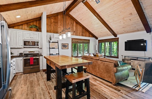 Sturgeon Bay Cabina | Water view on a bluff- Bay side with hot tub