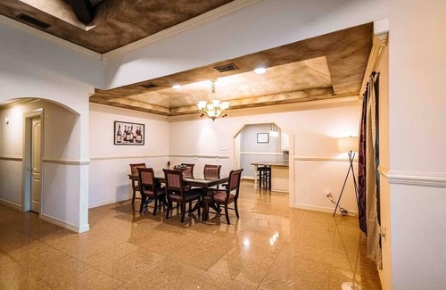 Brownsville Casa | Casa Elegante y Espaciosa con Piscina