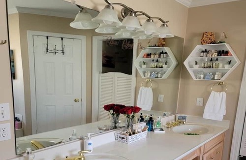 Shreveport Casa | Beautiful, Cheerful (Beach house) with a pool and King size suite