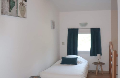 Vals-les-Bains Cama Y Desayuno | Room with view and swimming pool, near Gorges de l'Ardèche and spa 5 minutes away.