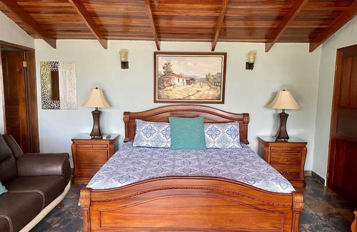 El Cerro Villa | Villa Arturo! 2 BRM, Ocean, Mountain and Town View