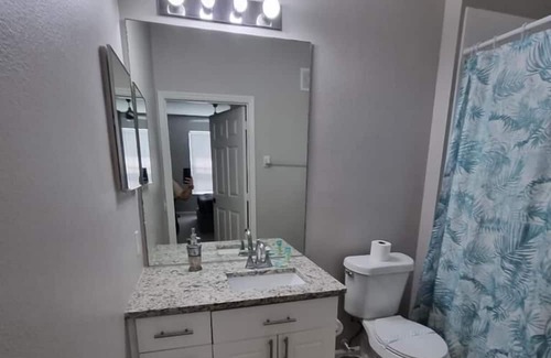 Windsor Palms Condominio | CasaComfort-king suite, 5 miles from Disney, heated pool/Jacuzzi in community