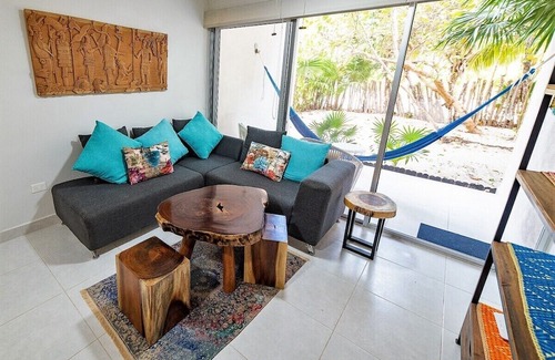 Progreso Municipality Apartamento | Very chic 3BR Condo, tons of amenities, 1 block fr