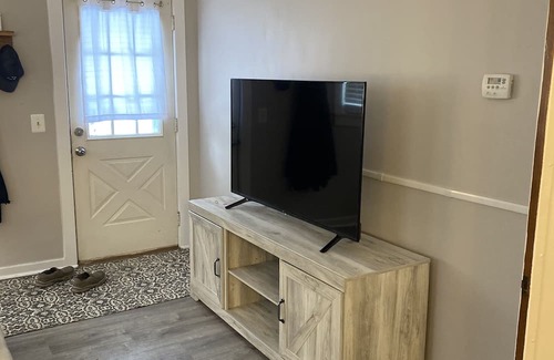 Fenton Apartamento | Game On... Guest House in Downtown Fenton
