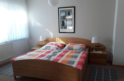 Briedern Apartamento | Apartment Römerstrasse 11 - Cafe Klering