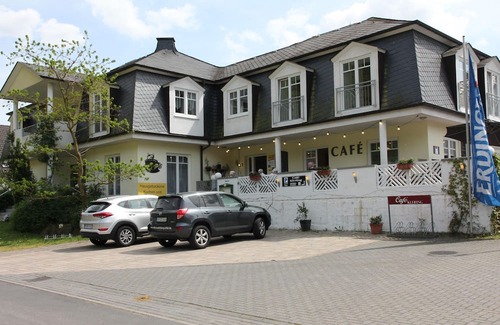 Briedern Apartamento | Apartment Römerstrasse 11 - Cafe Klering