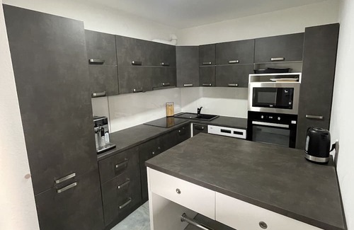 Oos Apartamento | MMM: Maisonette, minimalist, modern, >8 guests