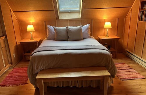 Yachats Cabina | River front cabin a quick walk to the ocean and downtown Yachats!