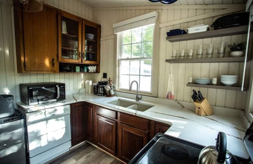 Elkton Cabina | 10 mins from Shenandoah National Park ~ Cozy Cabin