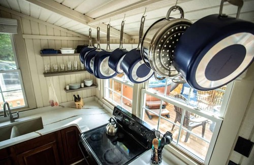 Elkton Cabina | 10 mins from Shenandoah National Park ~ Cozy Cabin