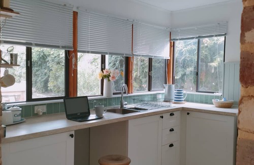 Yanchep Cabaña | Yanchep seaside cottage a coastal retreat Pet Friendly