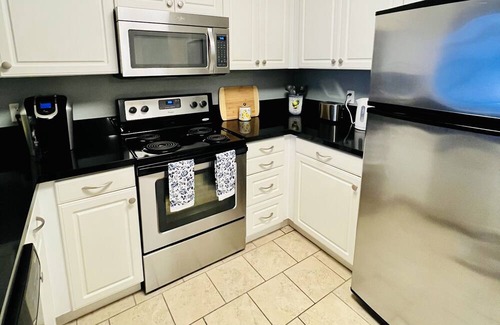 Marina del Rey Apartamento | Beautiful apartment with amazing ocean views. Walking distance to Venice Beach!
