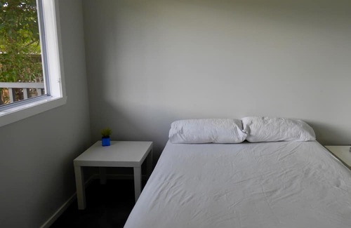 Marysville Cabaña | Marysville in town Darwin-Split AC-Smart tv-WIFI byo linens clean as you go