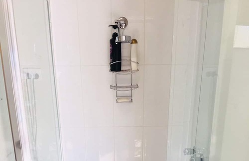 Marysville Cabaña | Marysville in town Darwin-Split AC-Smart tv-WIFI byo linens clean as you go