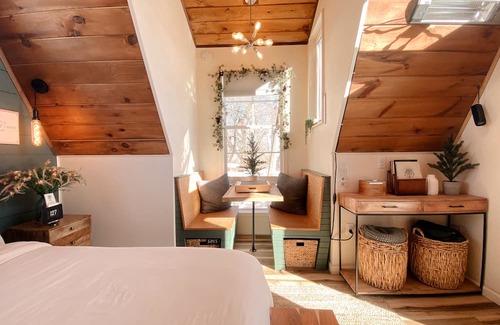 Montgomery Cabina | The Step. Beautiful Cozy A frame on Farm + River
