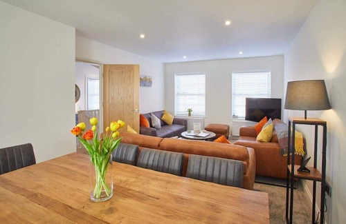 Whitby Casa | Host & Stay | Lemonade Arch
