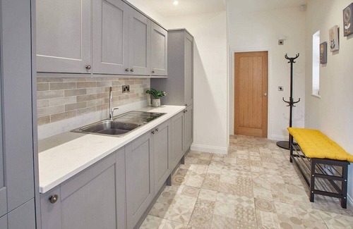 Whitby Casa | Host & Stay | Lemonade Arch