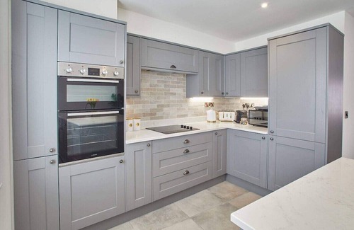 Whitby Casa | Host & Stay | Lemonade Arch