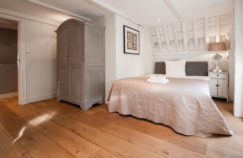 Canal Ring Condominio | 4 BEDROOM DUTCH CANAL HOUSE IN THE INNER CANAL BELT