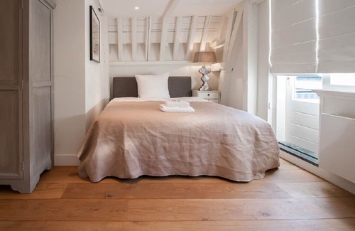 Canal Ring Condominio | 4 BEDROOM DUTCH CANAL HOUSE IN THE INNER CANAL BELT