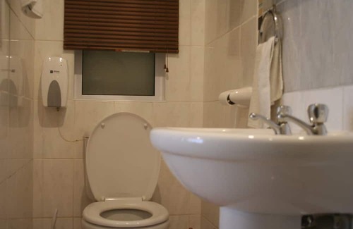 Swakopmund Cabina | Springbok Single Room - Amarachi Bed & Breakfast, near beach in Swakopmund