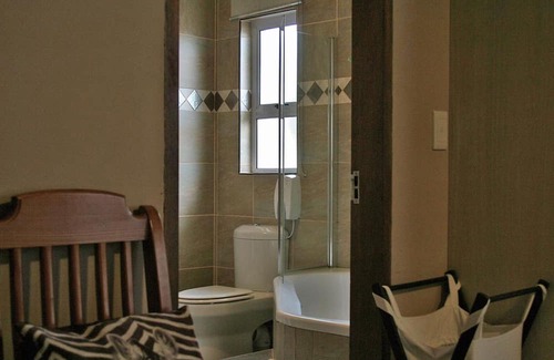 Swakopmund Cama Y Desayuno | Room for 6 - Amarachi Guesthouse in Swakopmund Namibia near beach and malls!