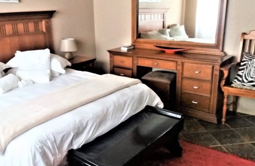 Swakopmund Cama Y Desayuno | Room for 6 - Amarachi Guesthouse in Swakopmund Namibia near beach and malls!