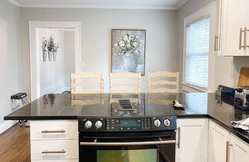 Gastonia Cabaña | Hillcrest Cottage for 4