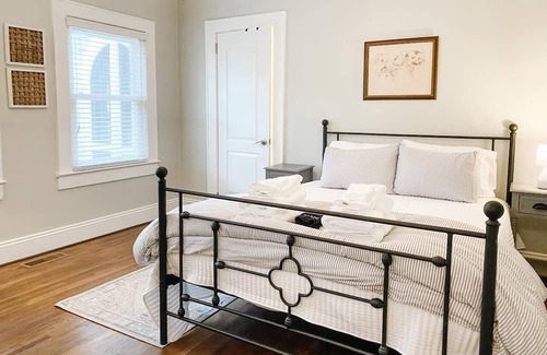 Gastonia Cabaña | Hillcrest Cottage for 4
