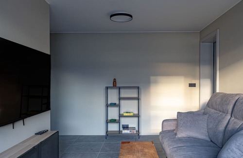 Selfoss Cabaña | Newly renovated (2023) Lakeside Luxury Cottage w.Northern Light camera