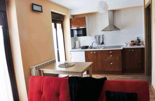 Acedo Apartamento | The house of the home. CALBOTE Studio: 135cm bed, bathroom and kitchen-living room.