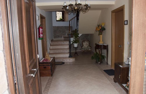 Acedo Apartamento | The house of the home. CALBOTE Studio: 135cm bed, bathroom and kitchen-living room.