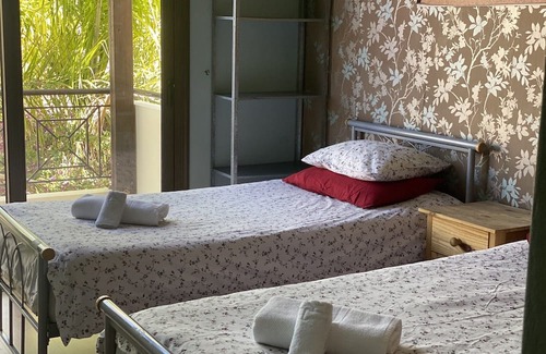 Universal Casa | Well situated comfortable luxury villa with swimming pool.