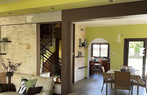 Universal Casa | Well situated comfortable luxury villa with swimming pool.