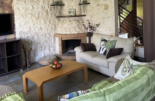 Universal Casa | Well situated comfortable luxury villa with swimming pool.