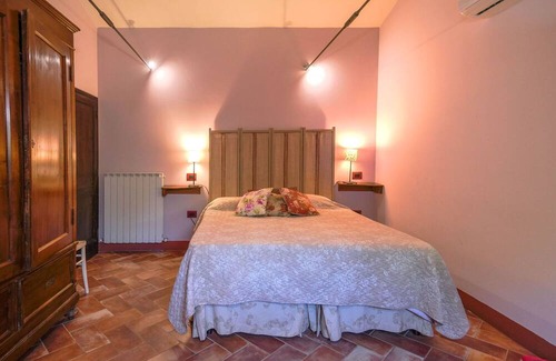 Asciano Villa | Nice apartment in villa for 2 guests with pool, WIFI, A/C, TV, pets allowed and parking