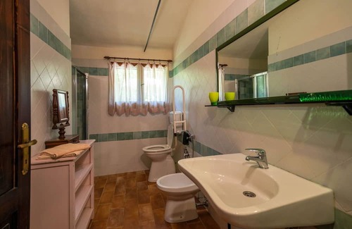 Asciano Villa | Nice apartment in villa for 2 guests with pool, WIFI, A/C, TV, pets allowed and parking