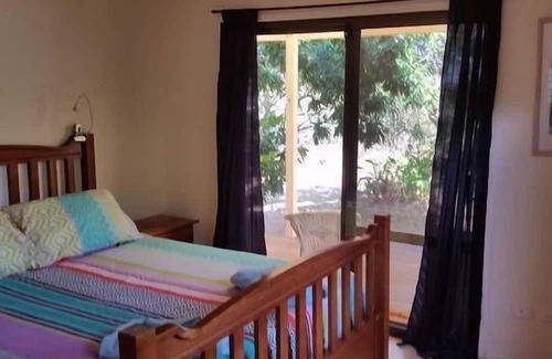 Brisbane Waterfront Casa | Pet and Family Friendly Peaceful Island W'front home, crabbing, kayaking, bikes