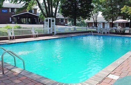 Kingston Hotel | Rodeway Inn Skytop